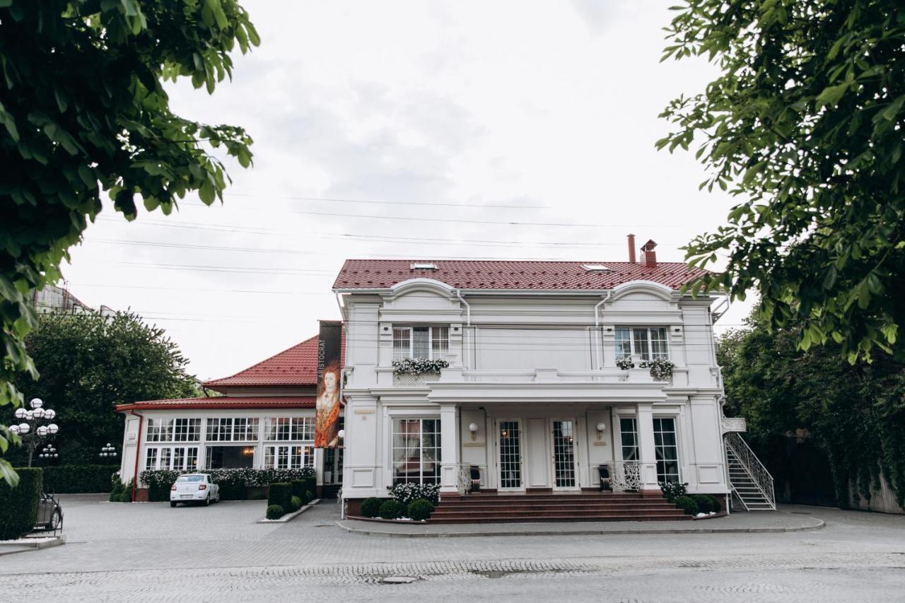 Hotel Aristocrat Tjernivtsi Exteriör bild