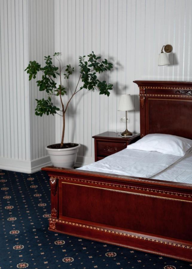 Hotel Aristocrat Tjernivtsi Exteriör bild