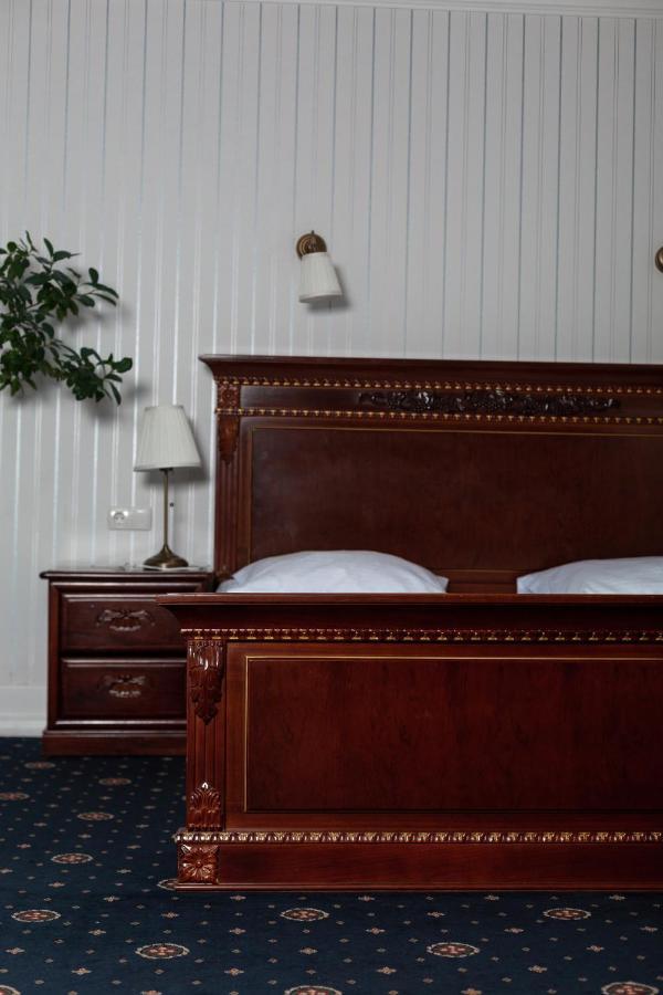Hotel Aristocrat Tjernivtsi Exteriör bild