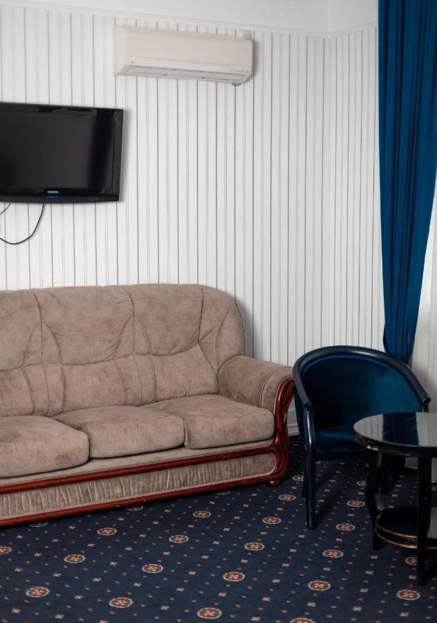 Hotel Aristocrat Tjernivtsi Exteriör bild