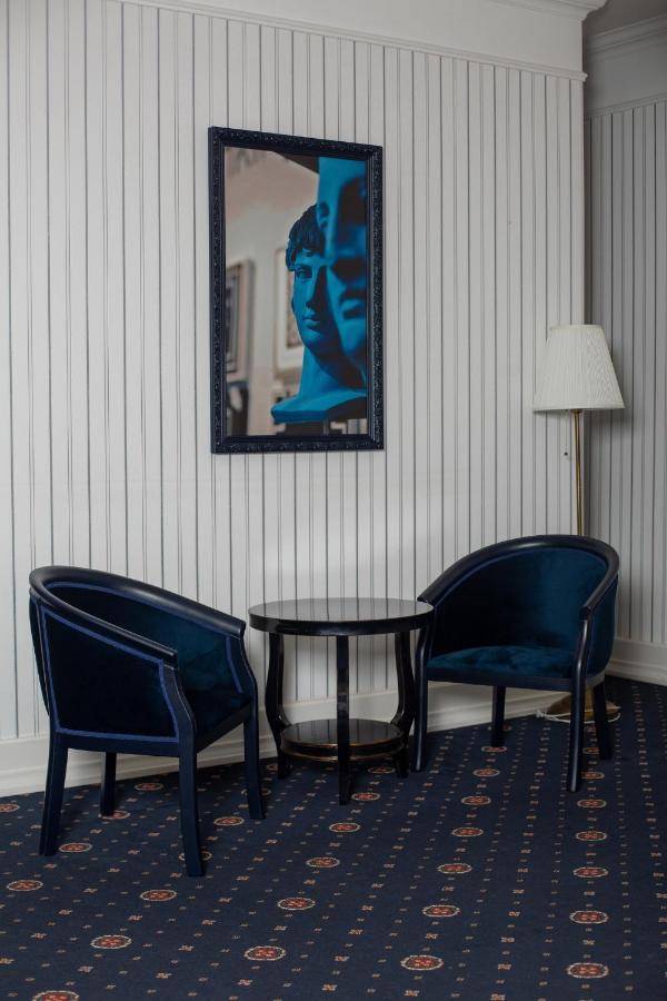 Hotel Aristocrat Tjernivtsi Exteriör bild