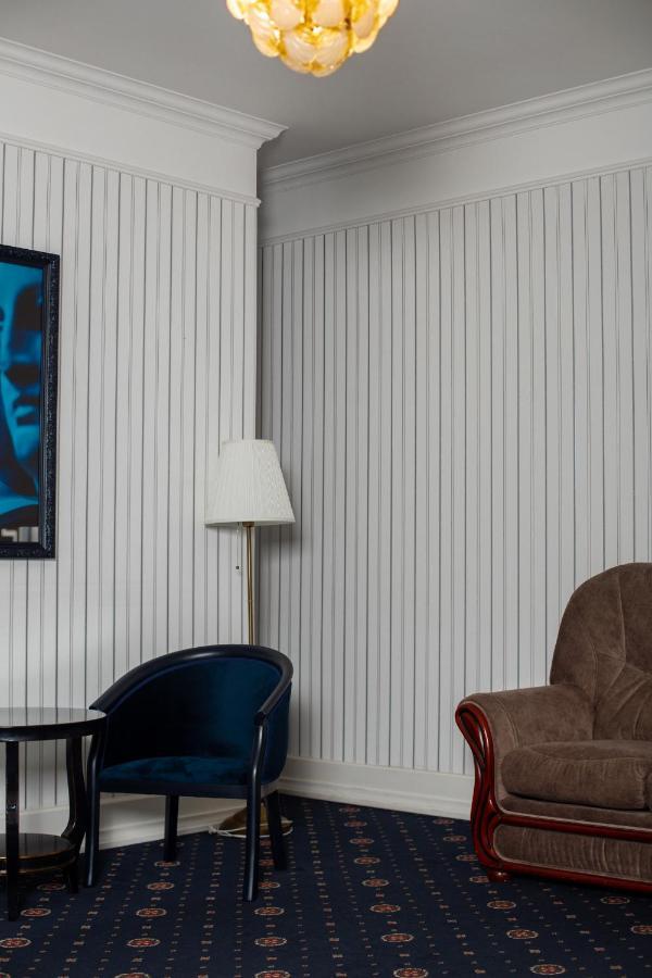 Hotel Aristocrat Tjernivtsi Exteriör bild