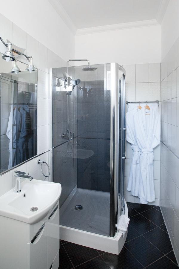 Hotel Aristocrat Tjernivtsi Exteriör bild
